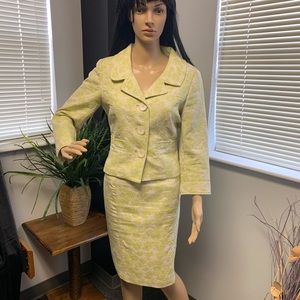 Elegant two-piece suit from Dalia Collection